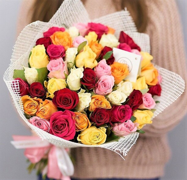 51 микс розы 40 см, артикул F1443975 - 9900 рублей, доставка по городу. Flawery - доставка цветов