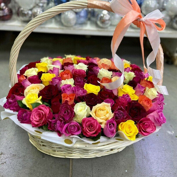 101 роза в корзине, артикул F1444343 - 24700 рублей, доставка по городу. Flawery - доставка цветов