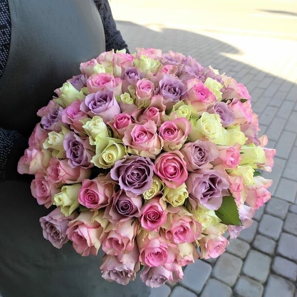 Нежный букет 101 роза, артикул F1444345 - 24900 рублей, доставка по городу. Flawery - доставка цветов