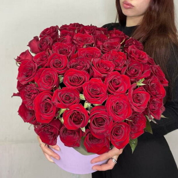 51 красная роза в коробке, артикул F1444364 - 23500 рублей, доставка по городу. Flawery - доставка цветов