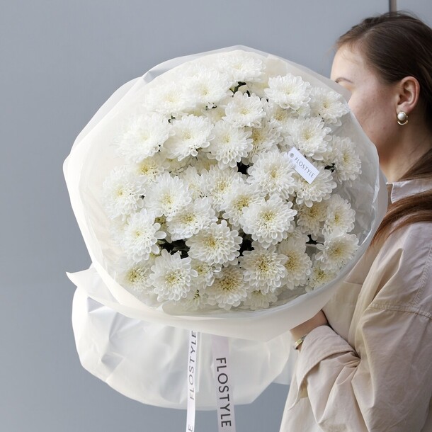Букет 9 белоснежных хризантем, артикул F1472397 - 6750 рублей, доставка по городу. Flawery - доставка цветов