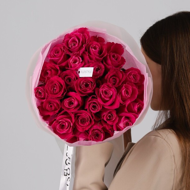 Яркий букет малиновых роз, артикул F1503442 - 7650 рублей, доставка по городу. Flawery - доставка цветов