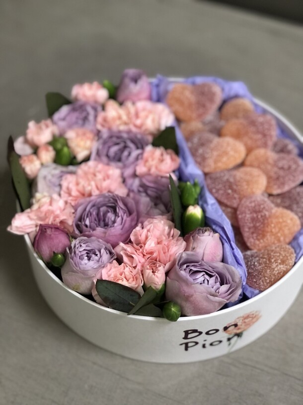 Цветочная композиция с мармеладом, артикул F1393075 - 3900 рублей, доставка по городу. Flawery - доставка цветов