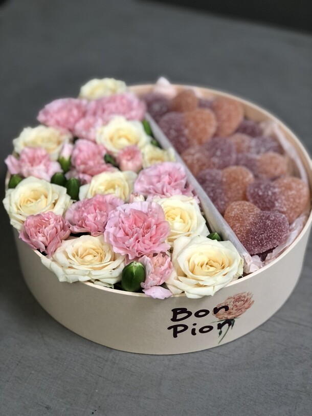 Цветочная композиция с мармеладом, артикул F1393076 - 3500 рублей, доставка по городу. Flawery - доставка цветов