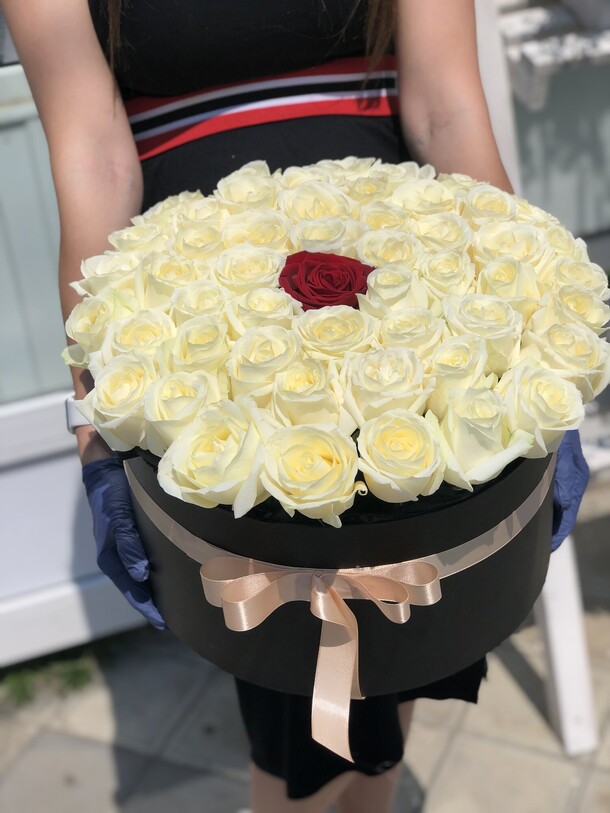 Шляпная коробка, артикул F83789 - 12670 рублей, доставка по городу. Flawery - доставка цветов