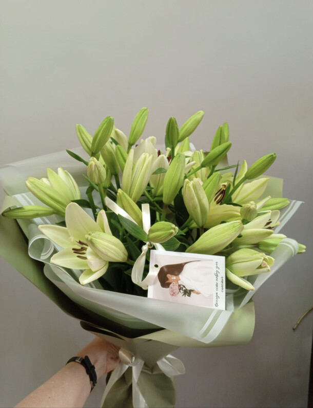 Лилия, артикул F97947 - 5500 рублей, доставка по городу. Flawery - доставка цветов