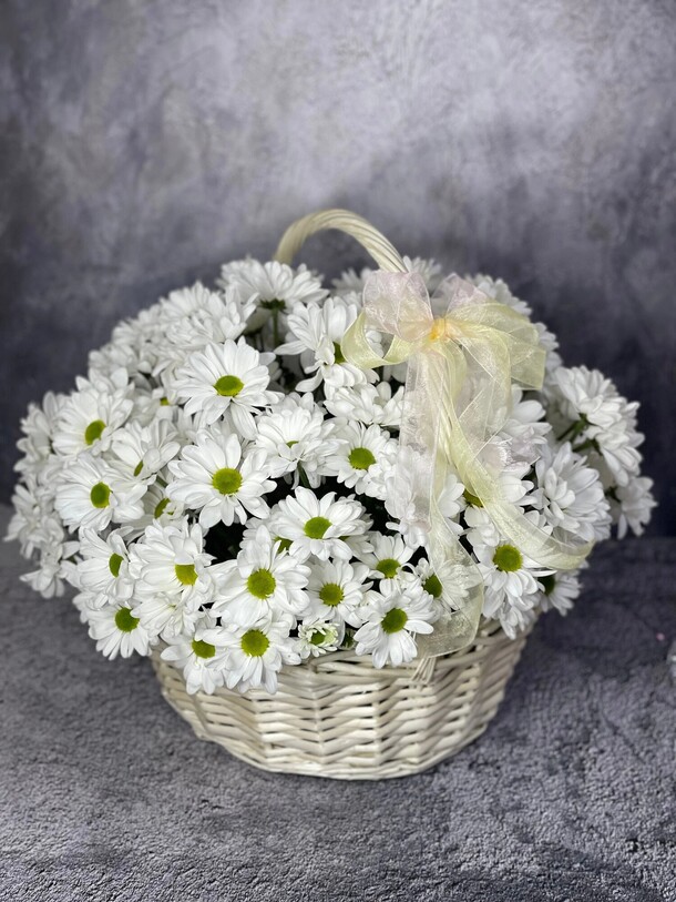 Корзина с ромашками 😍, артикул F1332588 - 4432 рублей, доставка по городу. Flawery - доставка цветов