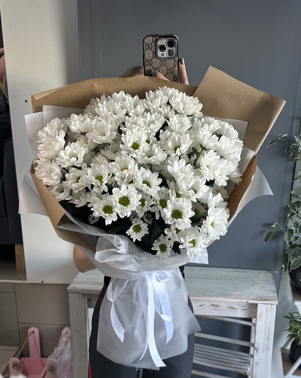 Букет гигант из 11 ромашек, артикул F1473585 - 4575 рублей, доставка по городу. Flawery - доставка цветов