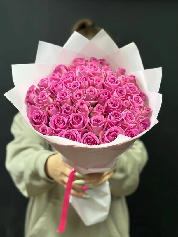 Букет из 51 розы chantal princess, артикул F1458040 - 9990 рублей, доставка по городу. Flawery - доставка цветов