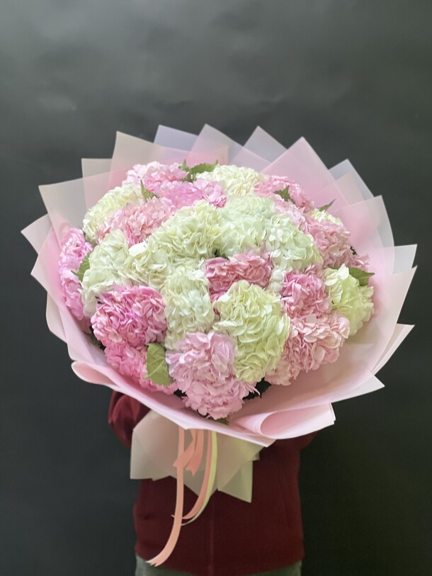 Шикарные гортензии 25 шт, артикул F1264090 - 16900 рублей, доставка по городу. Flawery - доставка цветов