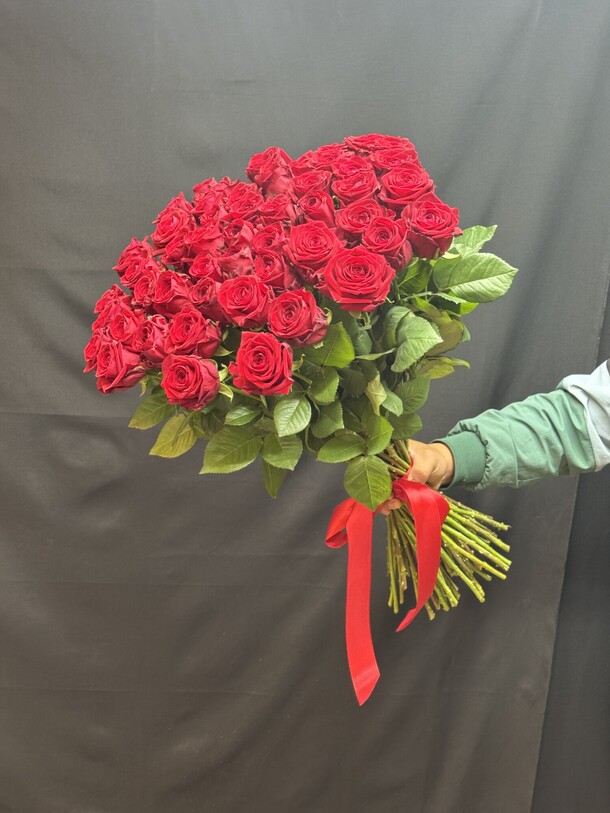 Красные розы 51 шт, артикул F1432029 - 14000 рублей, доставка по городу. Flawery - доставка цветов