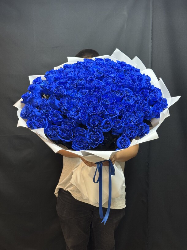 Синие розы эквадорские 101 шт, артикул F1432046 - 59000 рублей, доставка по городу. Flawery - доставка цветов