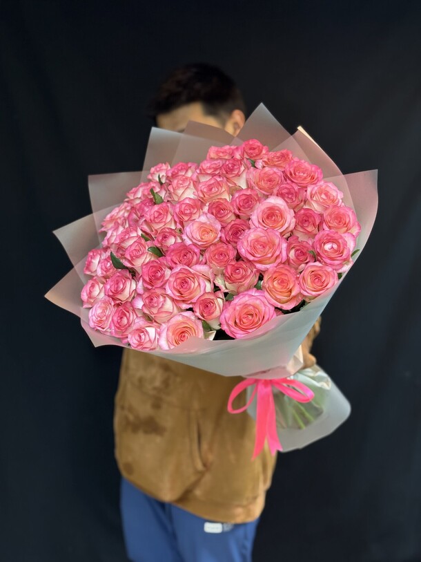 Джумилия 51 шт, артикул F1445658 - 9990 рублей, доставка по городу. Flawery - доставка цветов