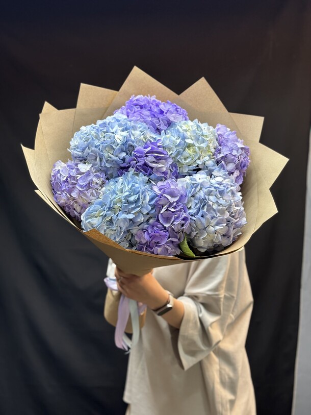 Гортензии 9 шт, артикул F1446581 - 8900 рублей, доставка по городу. Flawery - доставка цветов
