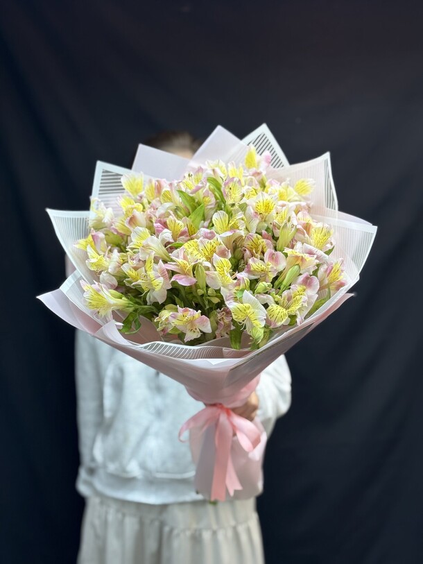 Нежность альстромерии, артикул F1448028 - 4500 рублей, доставка по городу. Flawery - доставка цветов