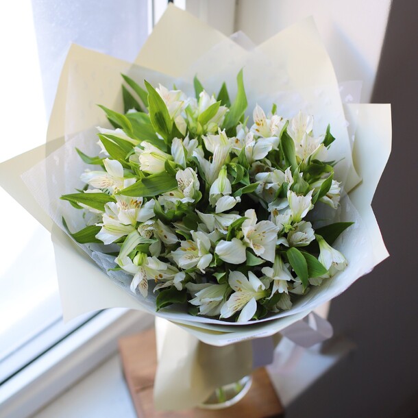 Букет из альстромерий, артикул F1266036 - 6292 рублей, доставка по городу. Flawery - доставка цветов