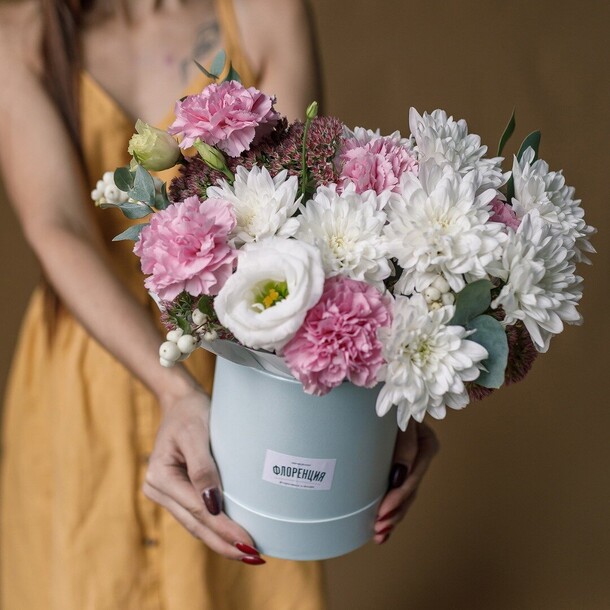 Стойкий букет в коробке, артикул F1266756 - 5506 рублей, доставка по городу. Flawery - доставка цветов