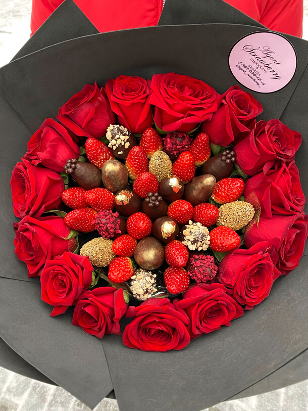Букет из клубники, артикул F1264506 - 7790 рублей, доставка по городу. Flawery - доставка цветов