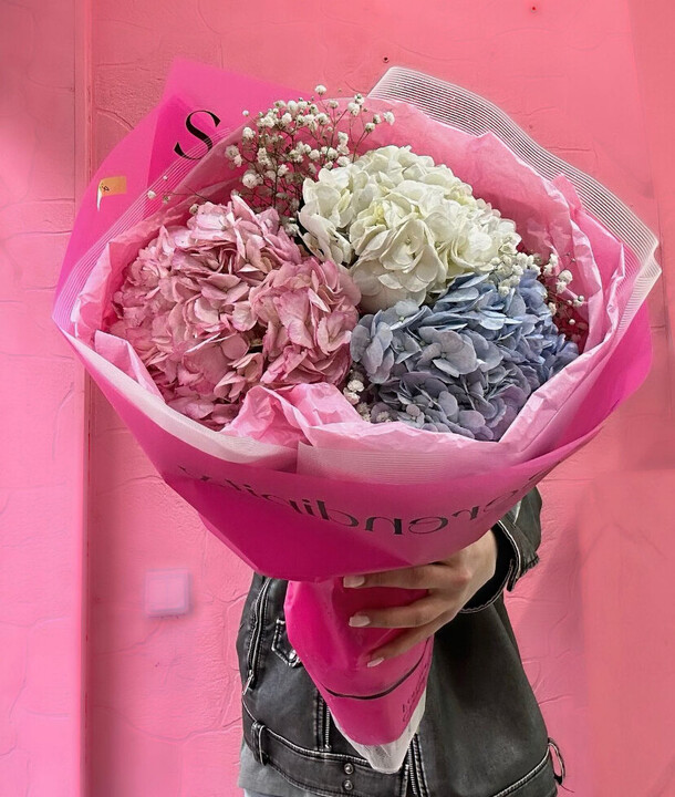 Букет гортензий, артикул F1265502 - 3100 рублей, доставка по городу. Flawery - доставка цветов