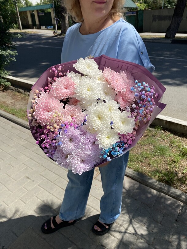 Букет хризантем, артикул F1435621 - 3375 рублей, доставка по городу. Flawery - доставка цветов