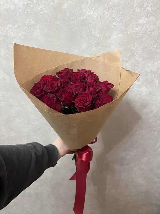 Букет из 15 роз, артикул F1266356 - 3182 рублей, доставка по городу. Flawery - доставка цветов