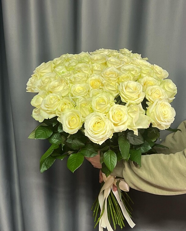 Роза 51, артикул F1266365 - 16364 рублей, доставка по городу. Flawery - доставка цветов