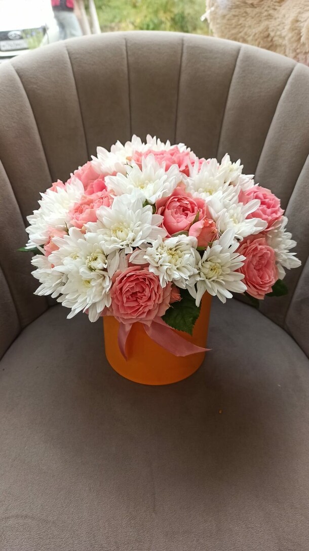 Коробка с цветами, артикул F1292496 - 2091 рублей, доставка по городу. Flawery - доставка цветов