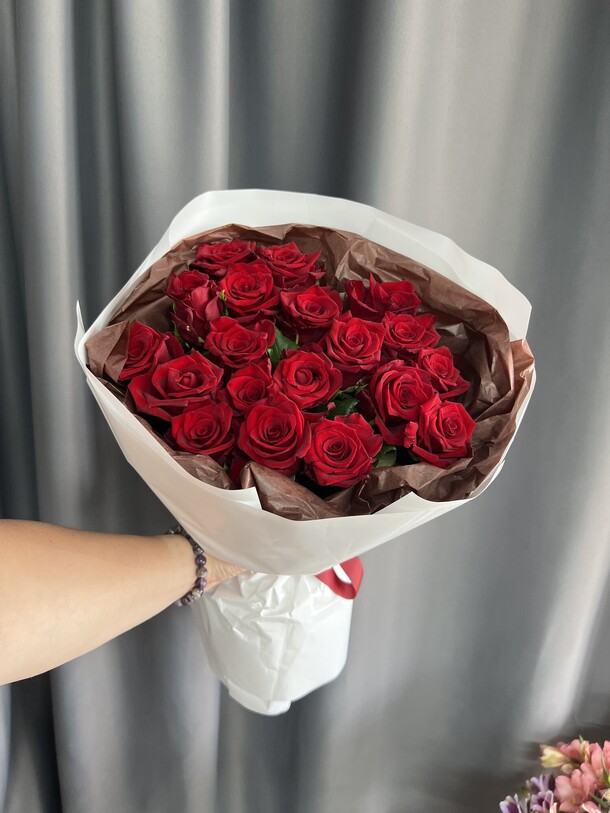 Букет из роз, артикул F1299801 - 3000 рублей, доставка по городу. Flawery - доставка цветов