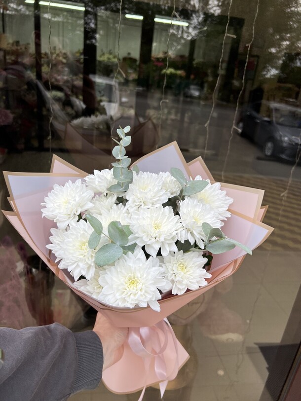 Букет хризантема, артикул F1299819 - 1636 рублей, доставка по городу. Flawery - доставка цветов