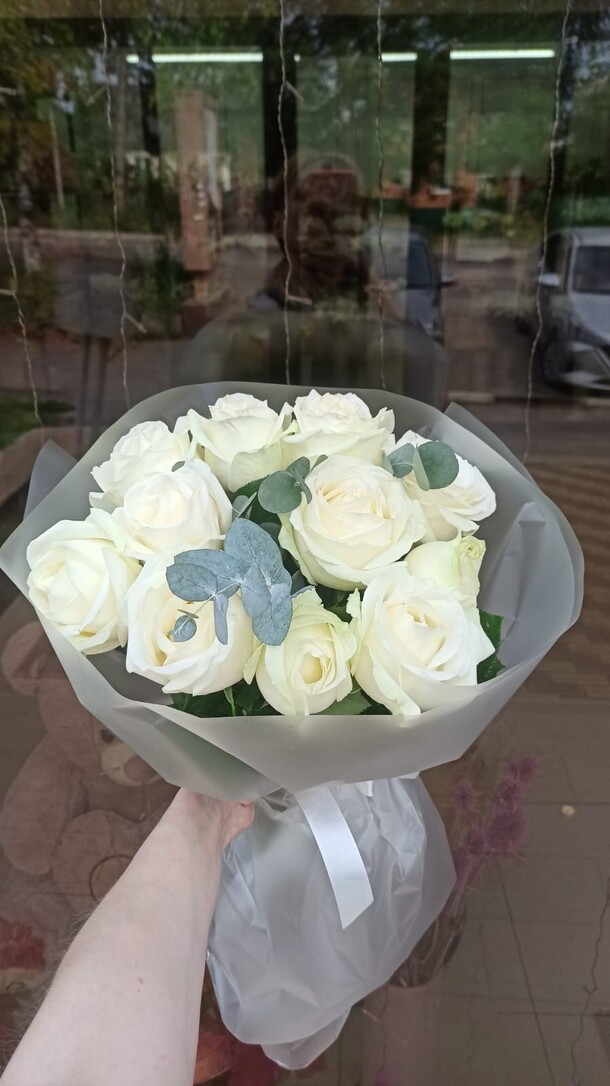 Букет из белых роз, артикул F1299827 - 2636 рублей, доставка по городу. Flawery - доставка цветов