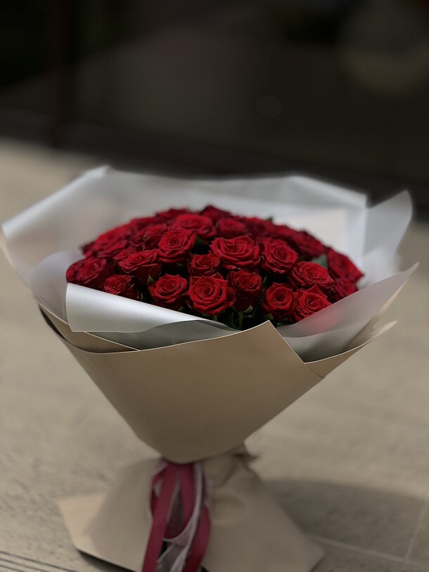 Букет роз, артикул F1299829 - 9545 рублей, доставка по городу. Flawery - доставка цветов