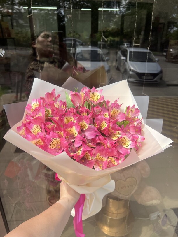 Букет альстромкрия, артикул F1299831 - 2541 рублей, доставка по городу. Flawery - доставка цветов