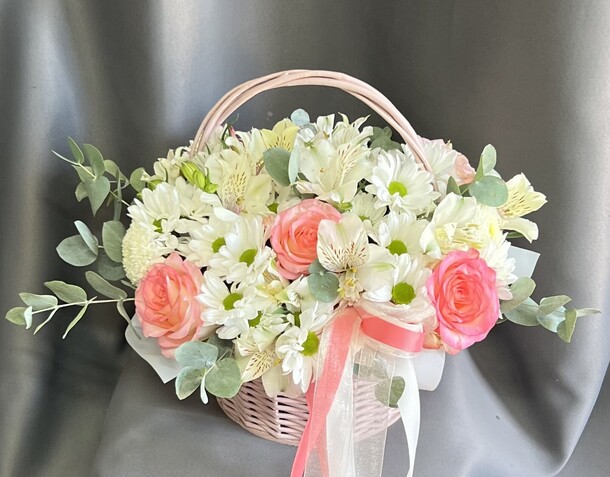 Корзина с цветами, артикул F1299834 - 3182 рублей, доставка по городу. Flawery - доставка цветов