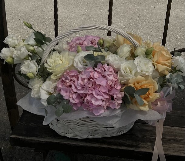 Стильная корзина, артикул F1302917 - 6364 рублей, доставка по городу. Flawery - доставка цветов