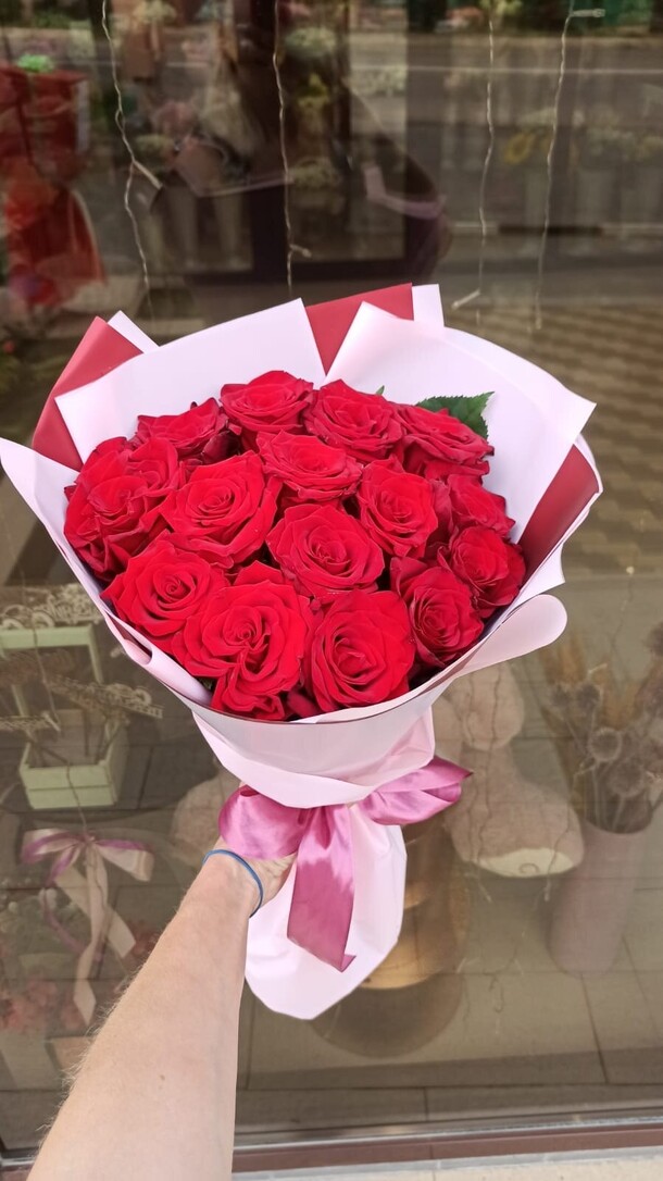 Букет из красных роз, артикул F1309227 - 2844 рублей, доставка по городу. Flawery - доставка цветов