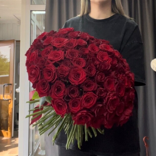 101 роза, артикул F1345244 - 15909 рублей, доставка по городу. Flawery - доставка цветов