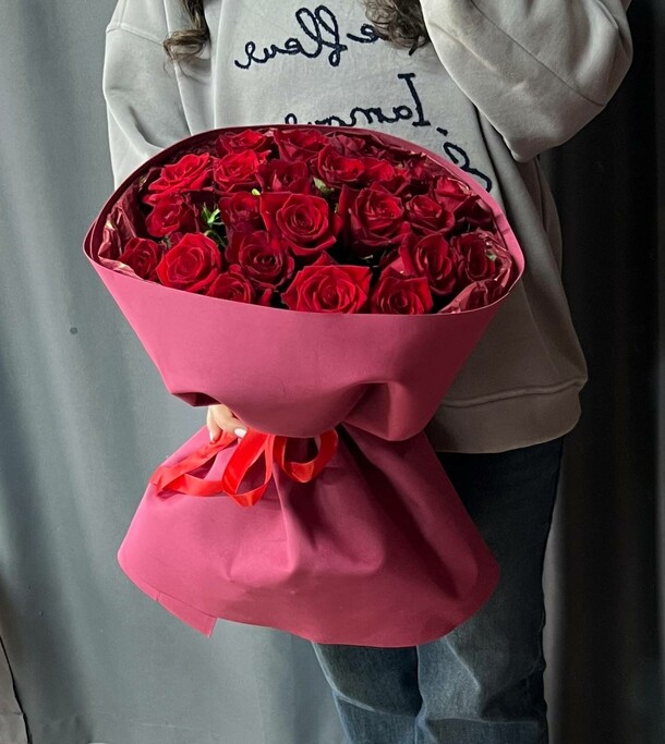 Букет из красных роз, артикул F1370556 - 5455 рублей, доставка по городу. Flawery - доставка цветов