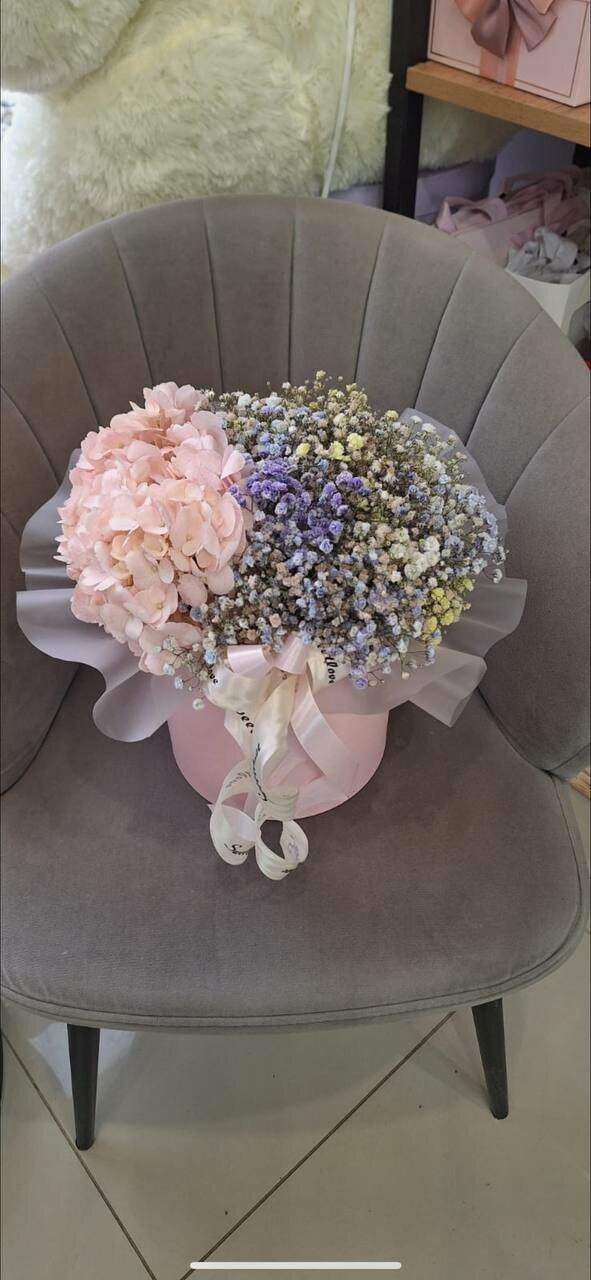 Композиция из гортензии и гипсофилы, артикул F1370565 - 2636 рублей, доставка по городу. Flawery - доставка цветов