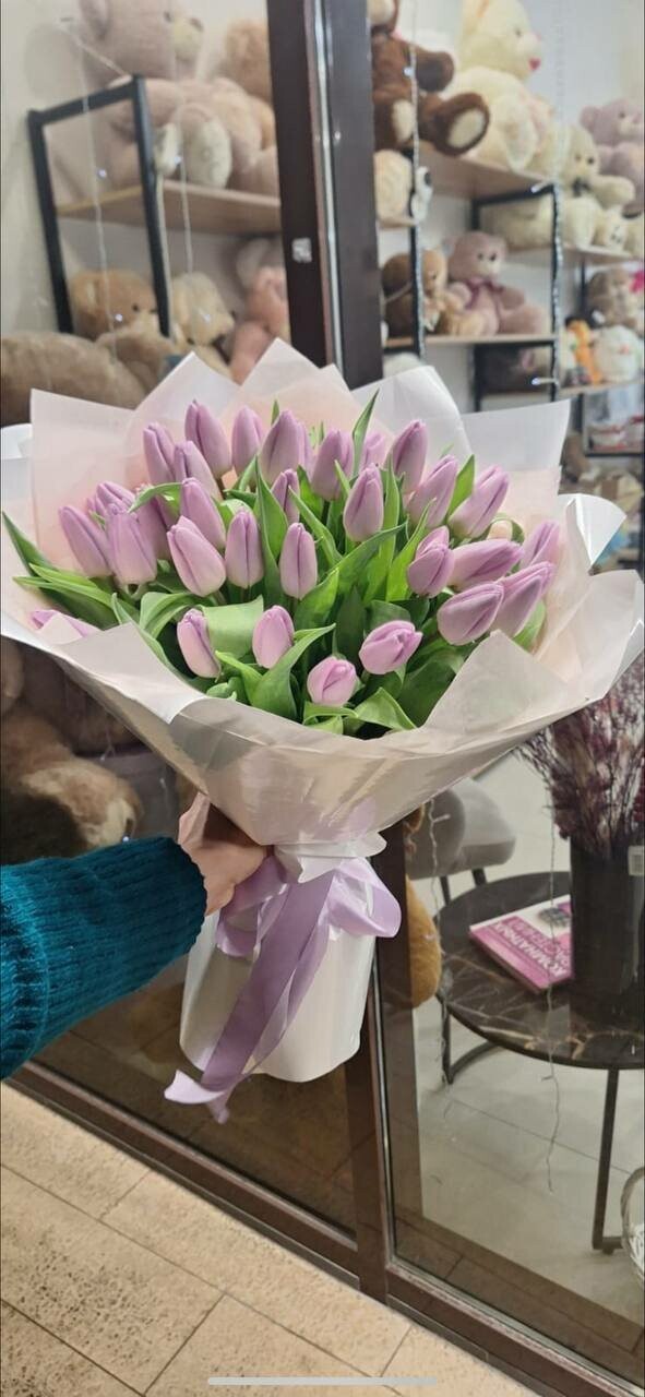 Букет тюльпанов, артикул F1383308 - 6364 рублей, доставка по городу. Flawery - доставка цветов