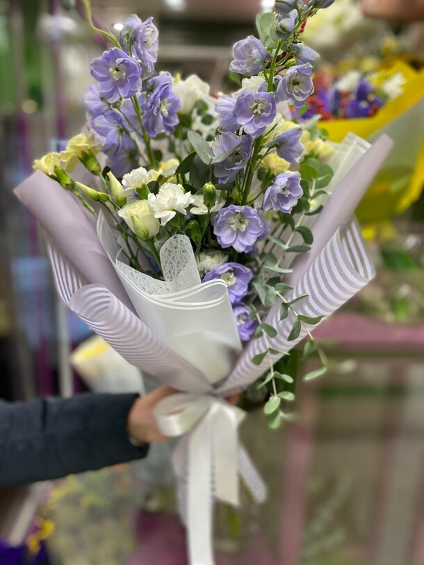 Дельфиниум, артикул F1267434 - 4230 рублей, доставка по городу. Flawery - доставка цветов