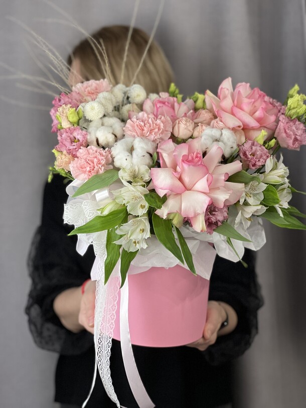 Композиция с французскими розами, артикул F1371418 - 6500 рублей, доставка по городу. Flawery - доставка цветов