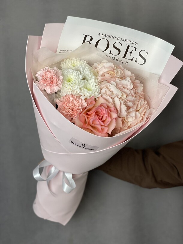 Букет в розовых тонах, артикул F1381172 - 2700 рублей, доставка по городу. Flawery - доставка цветов