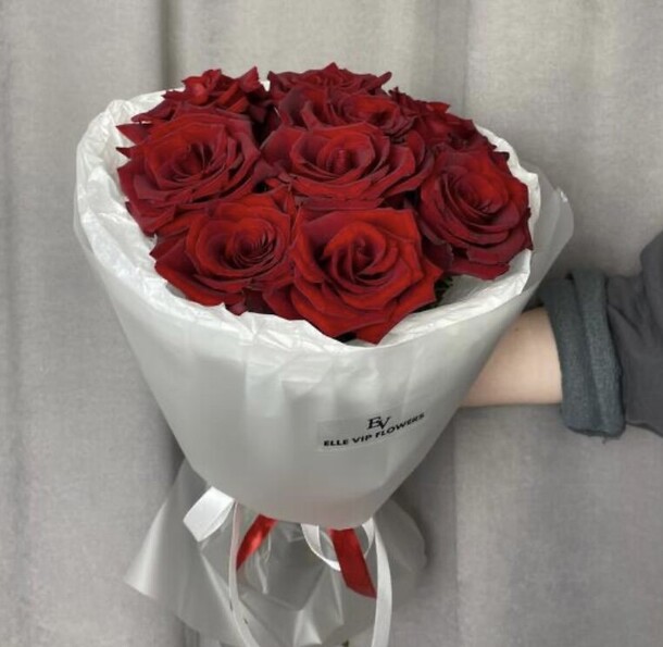 Букет из 9 красных роз, артикул F1431504 - 3432 рублей, доставка по городу. Flawery - доставка цветов