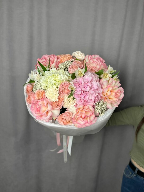 Букет с гортензиями и розами, артикул F1455463 - 8000 рублей, доставка по городу. Flawery - доставка цветов