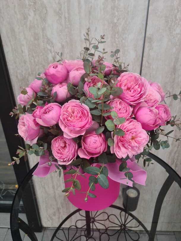 Композиция из кустовых роз, артикул F1265455 - 5400 рублей, доставка по городу. Flawery - доставка цветов