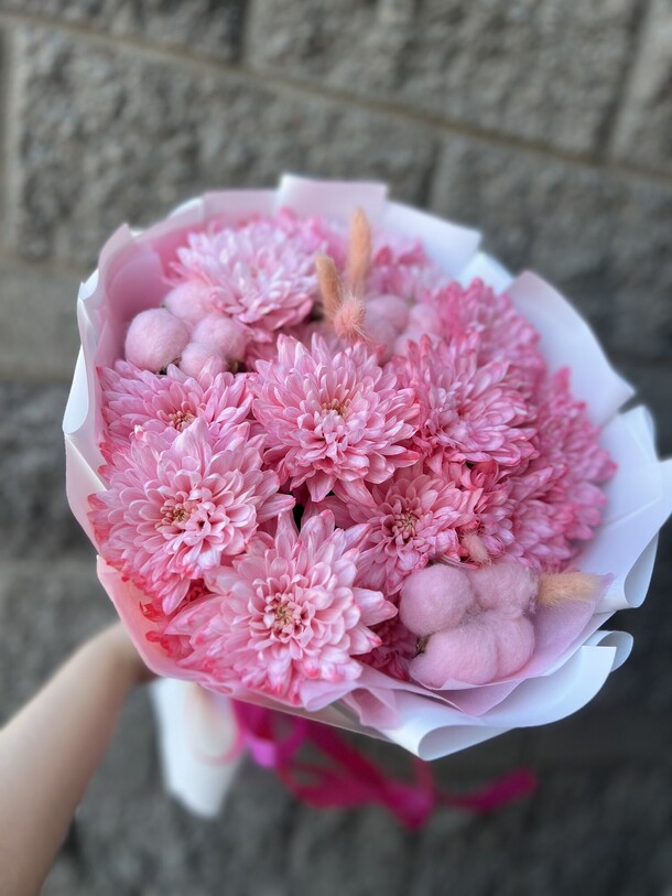 Хризантема с хлопком и лагурусом, артикул F1407186 - 2850 рублей, доставка по городу. Flawery - доставка цветов