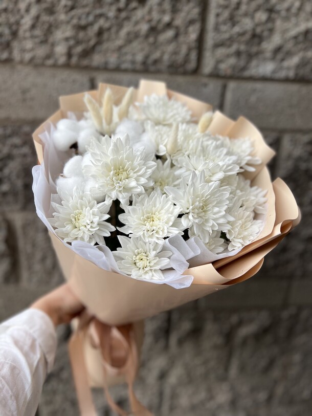 Хризантема, хлопок и лагурус, артикул F1422051 - 2850 рублей, доставка по городу. Flawery - доставка цветов