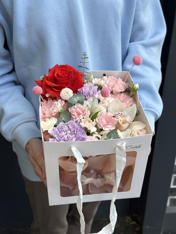 Композиция комплимент, артикул F1426264 - 4136 рублей, доставка по городу. Flawery - доставка цветов