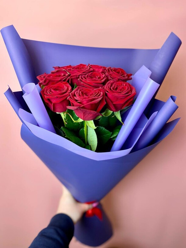 Букет из 9 алых роз в букете, артикул F1207671 - 3950 рублей, доставка по городу. Flawery - доставка цветов