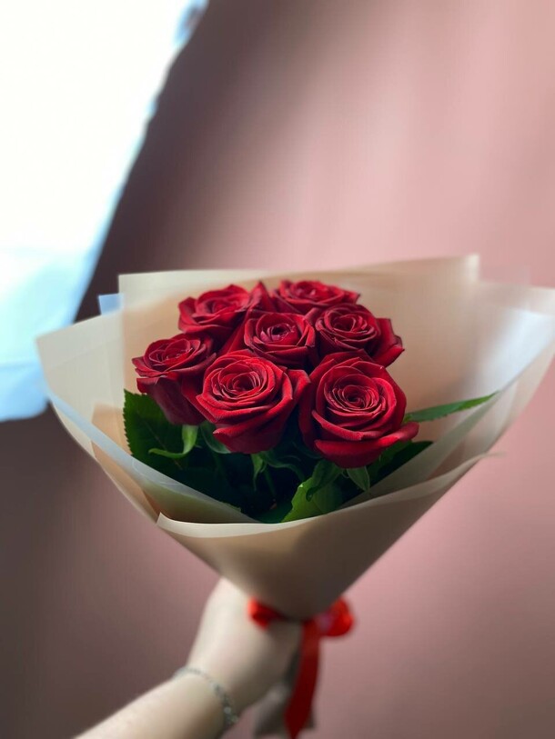 Алые розы, артикул F1208518 - 3260 рублей, доставка по городу. Flawery - доставка цветов